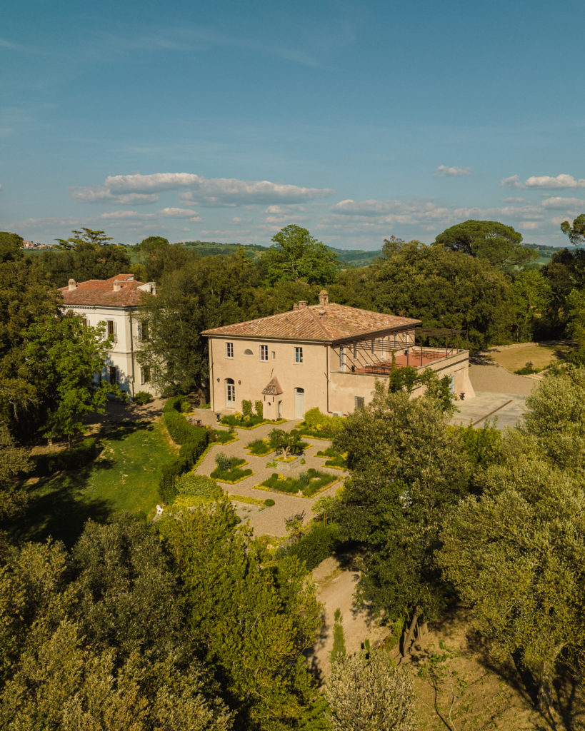 Les suites, Façade